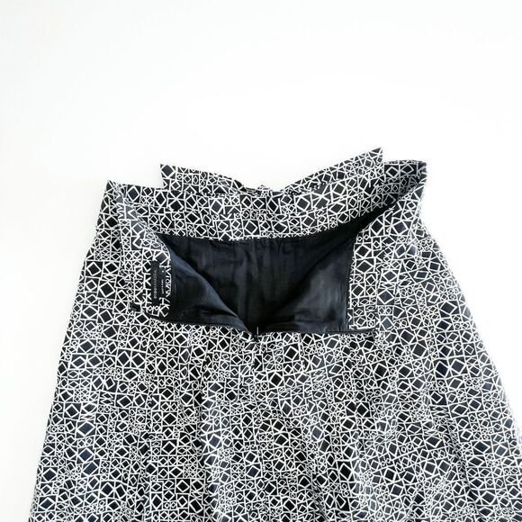 BCBGMAXAZRIA Women's Knee Length Skirt Abstract Black White Size 6 - Picture 4 of 8